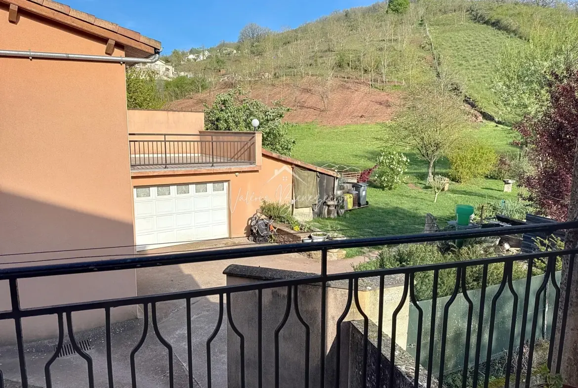 Maison T4 à rénover avec jardin en bord de rivière à Vabres-l’Abbaye 