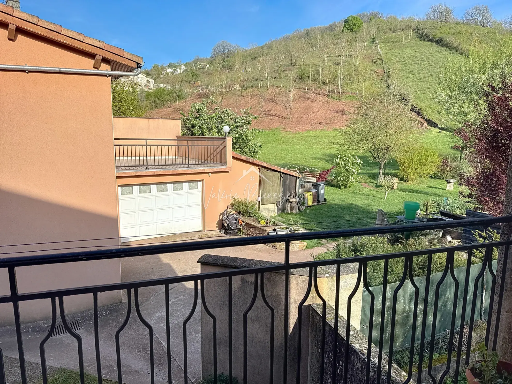 Maison T4 à rénover avec jardin en bord de rivière à Vabres-l’Abbaye 