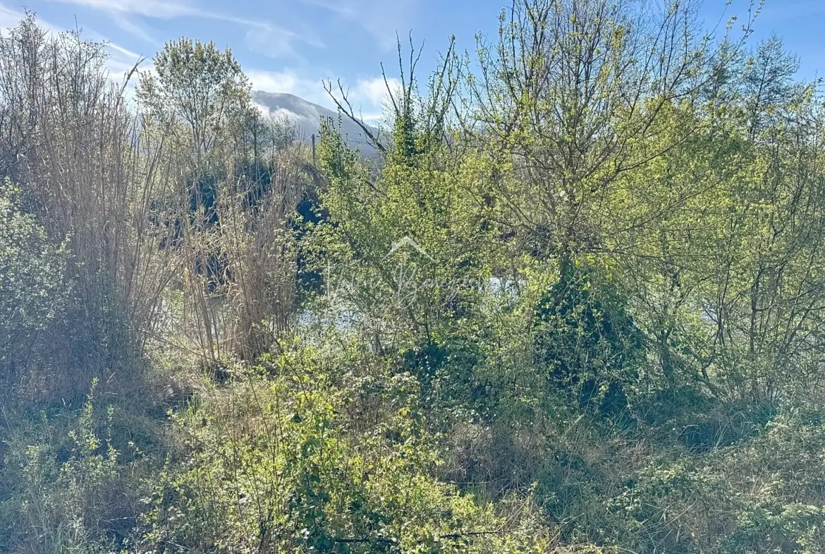 Maison T4 à rénover avec jardin en bord de rivière à Vabres-l’Abbaye 