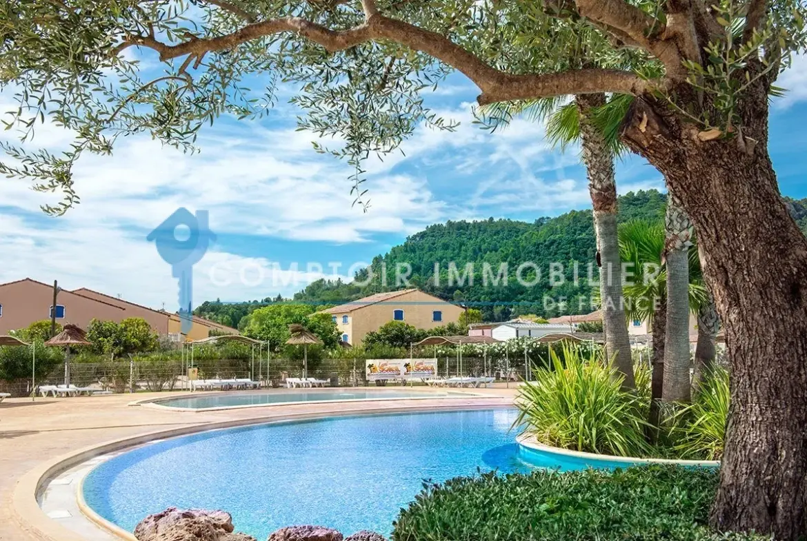 Villa 4 chambres à Vidauban dans domaine sécurisé avec piscine et services 