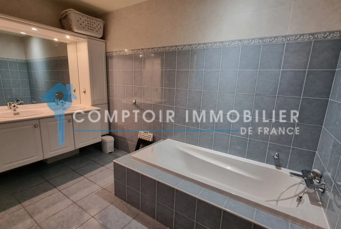 Villa 4 chambres à Vidauban dans domaine sécurisé avec piscine et services 