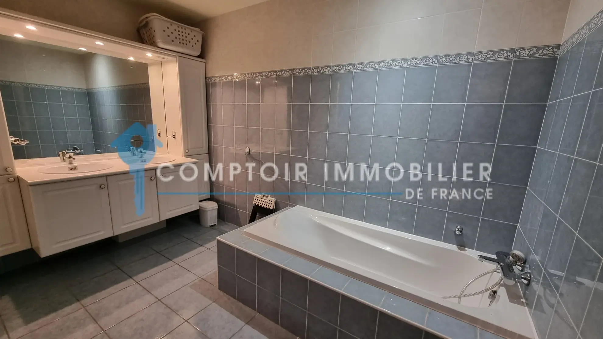 Villa 4 chambres à Vidauban dans domaine sécurisé avec piscine et services 