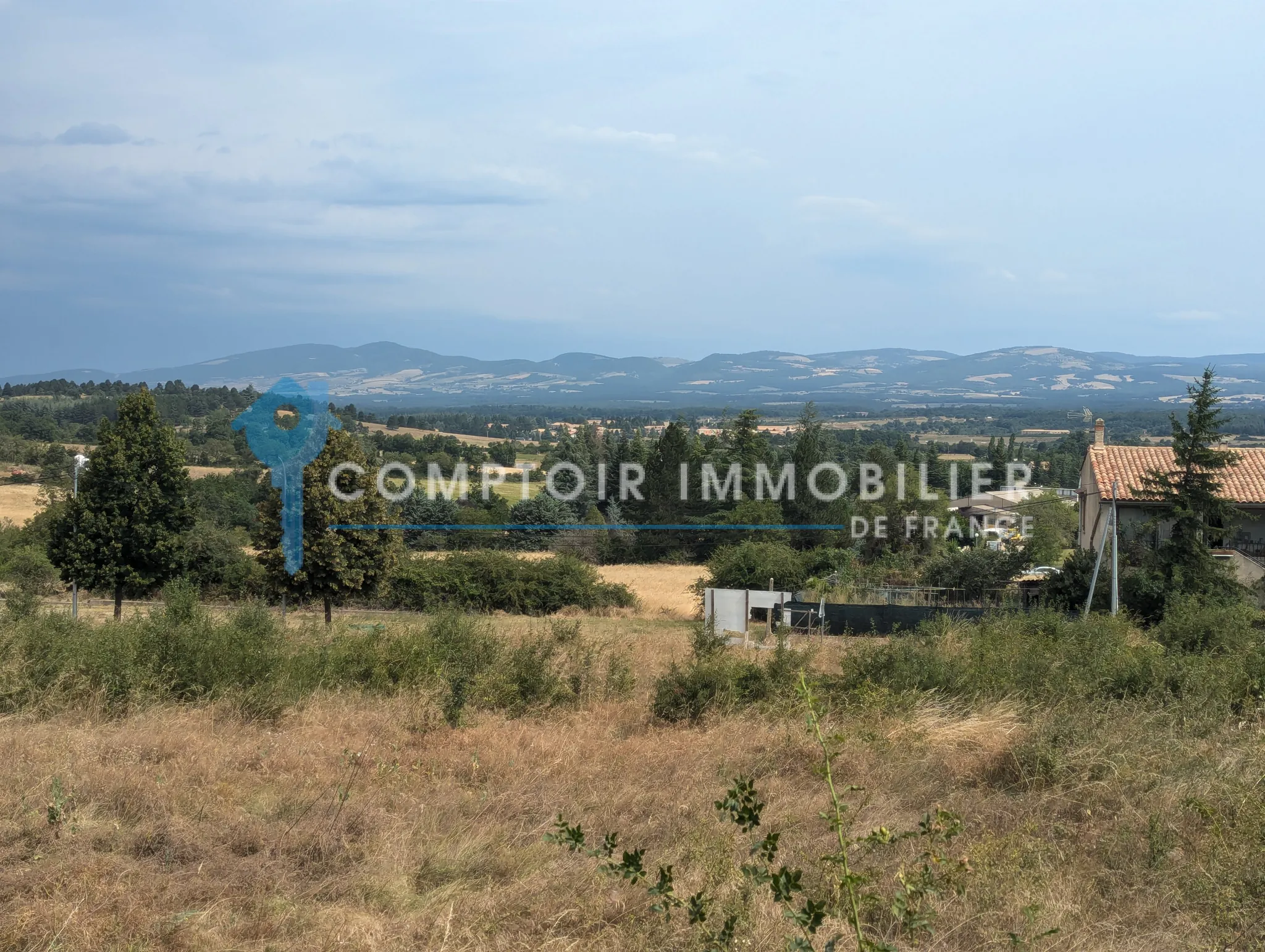 Terrain constructible de 503 m² à Saint-Christol, vue dégagée, proche du village 