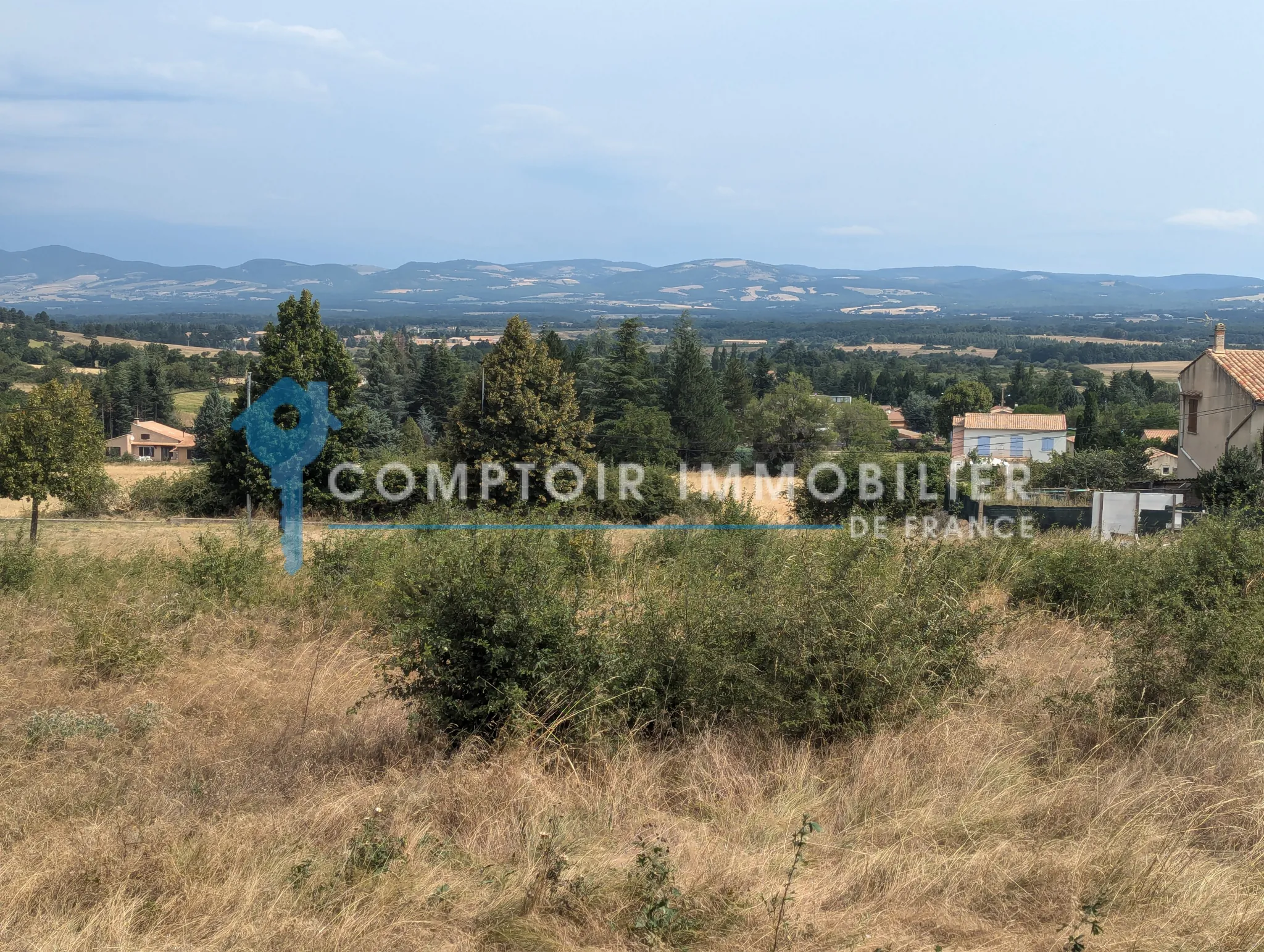 Terrain constructible de 503 m² à Saint-Christol, vue dégagée, proche du village 