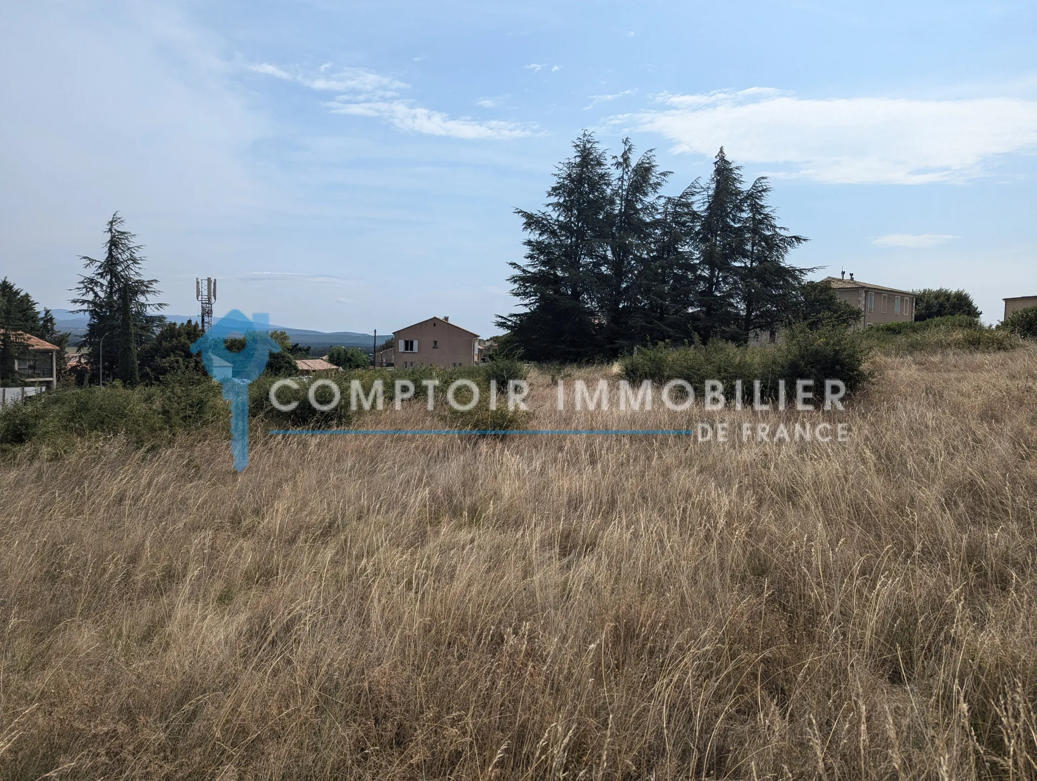 Terrain constructible de 503 m² à Saint-Christol, vue dégagée, proche du village 