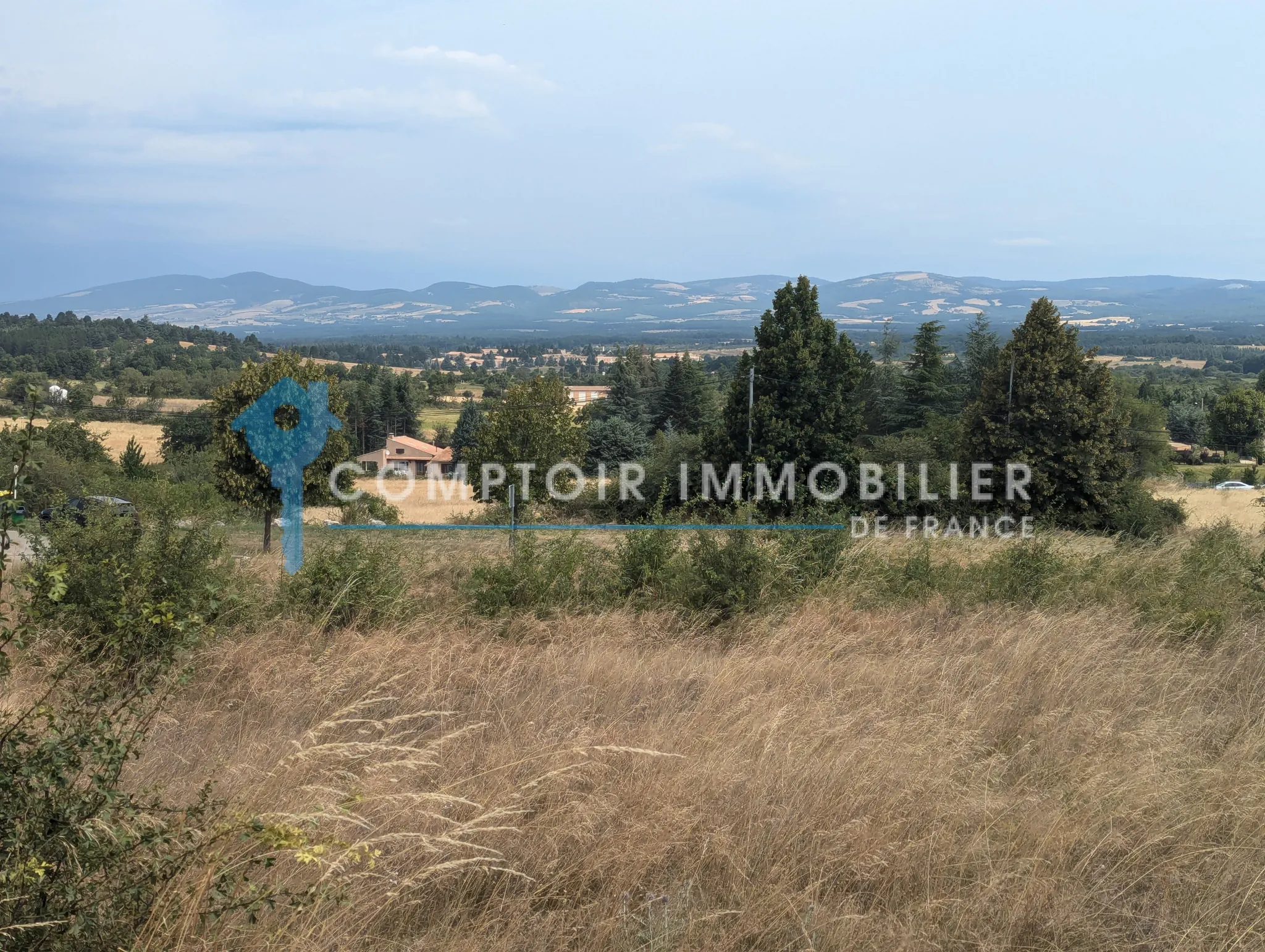 Terrain constructible de 503 m² à Saint-Christol, vue dégagée, proche du village 