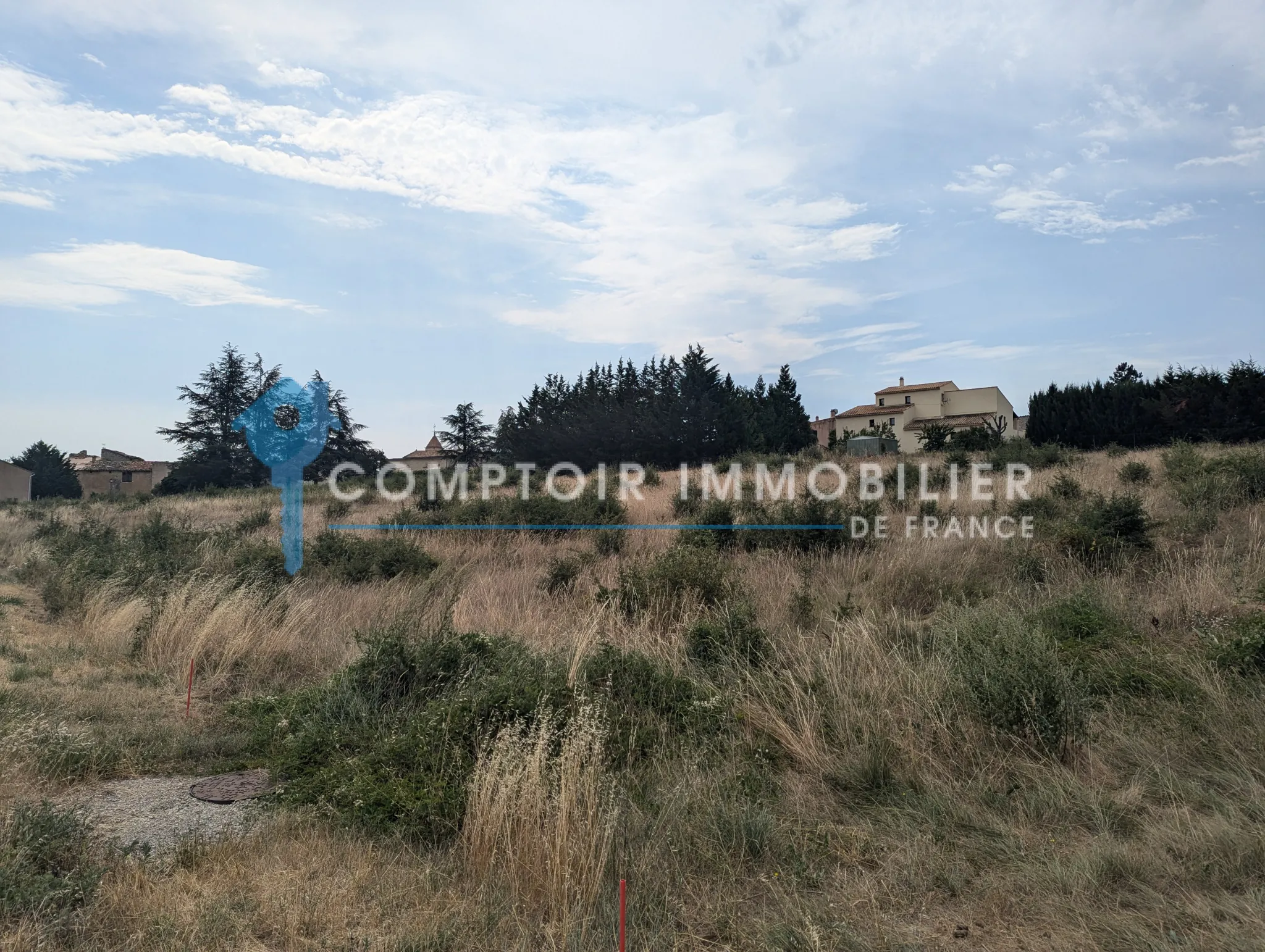Terrain constructible de 503 m² à Saint-Christol, vue dégagée, proche du village 