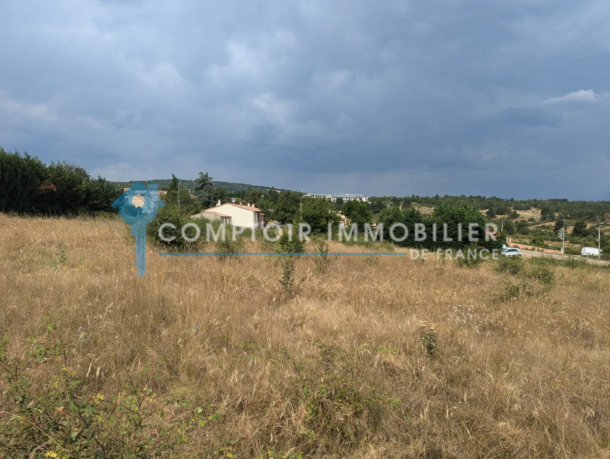 Terrain constructible de 503 m² à Saint-Christol, vue dégagée, proche du village 