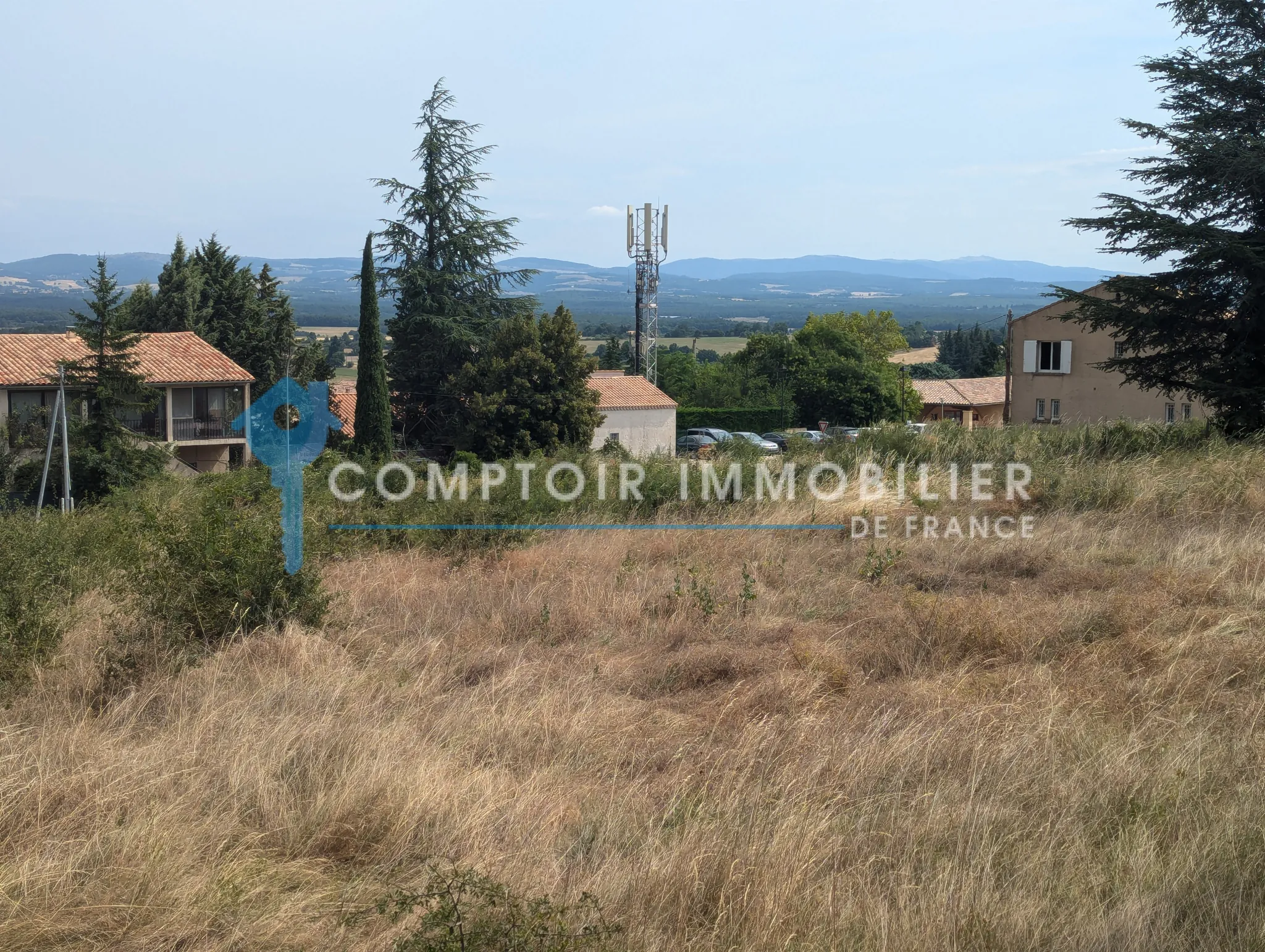Terrain constructible de 503 m² à Saint-Christol, vue dégagée, proche du village 