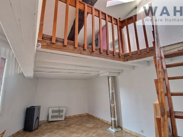 Maison de village à Fabrègues avec mezzanine et poêle à bois - Opportunité à proximité de Montpellier