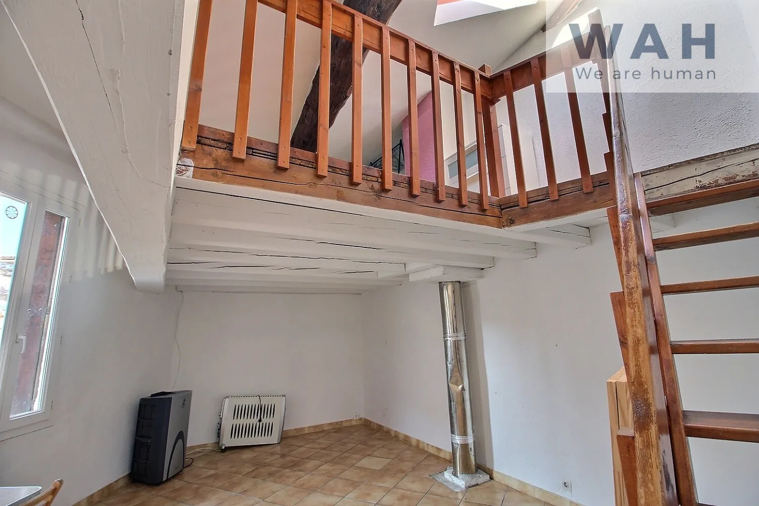 Maison de village à Fabrègues avec mezzanine et poêle à bois - Opportunité à proximité de Montpellier 
