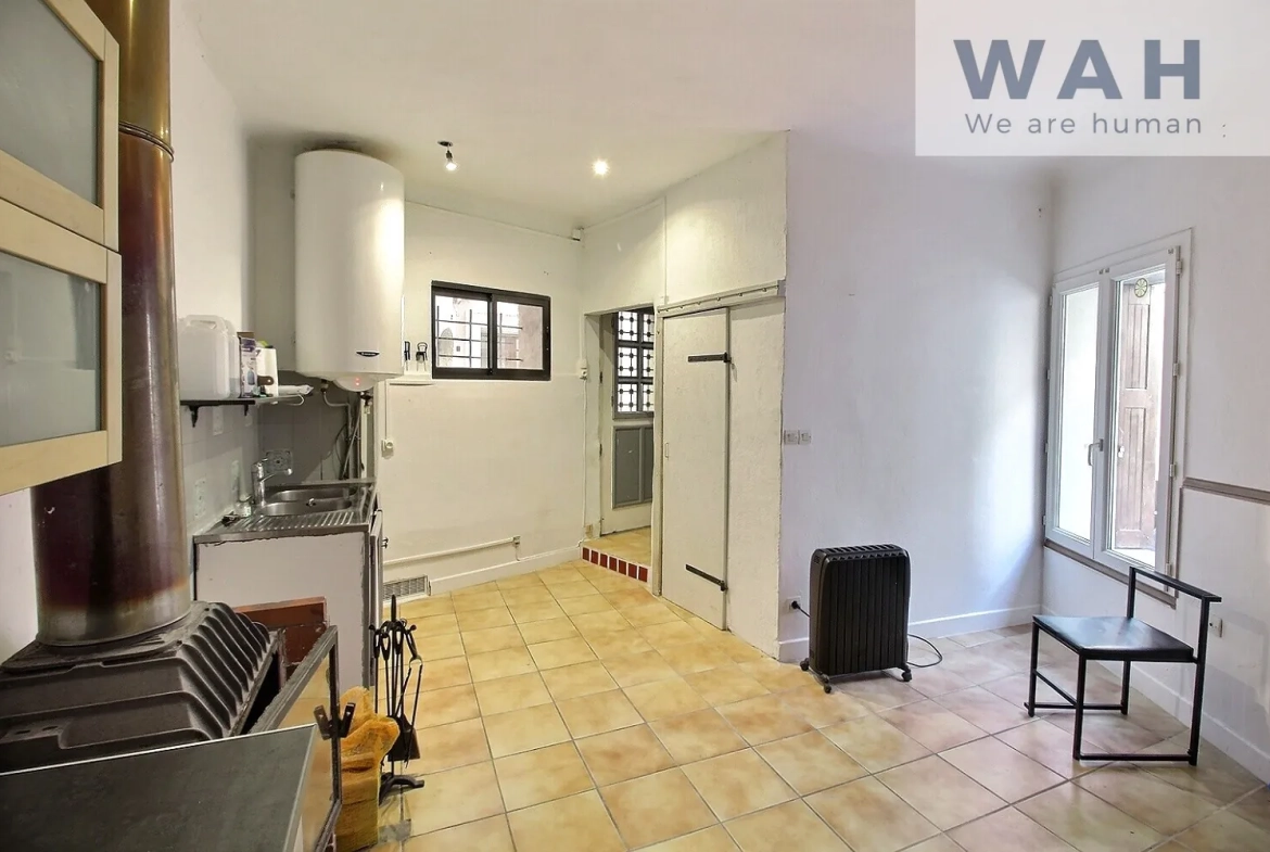 Maison de village à Fabrègues avec mezzanine et poêle à bois - Opportunité à proximité de Montpellier 