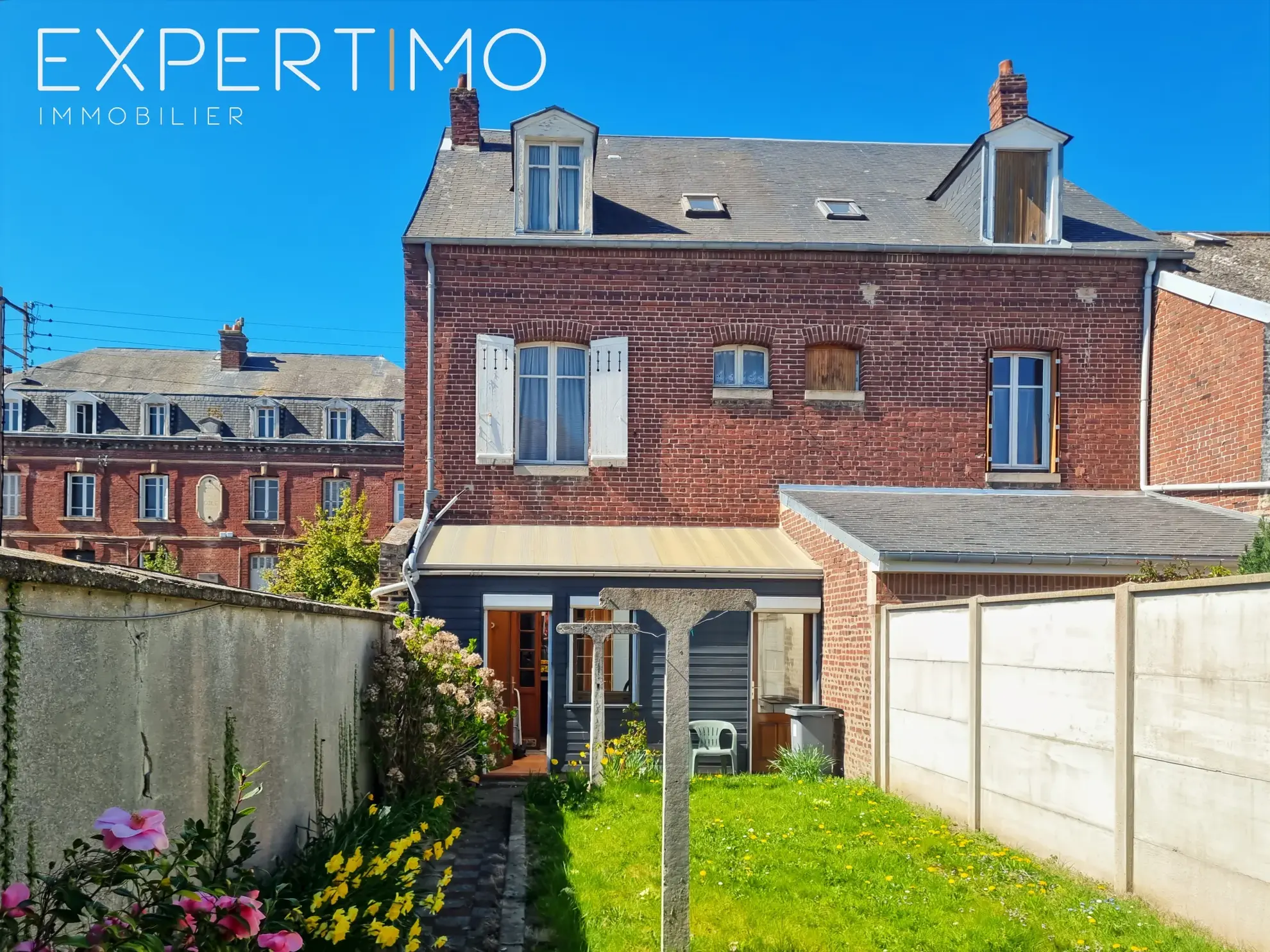 Maison de 97m² à Eu, centre-ville, 4 chambres et jardin à vendre 