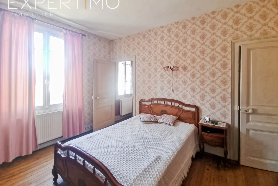 Maison de 97m² à Eu, centre-ville, 4 chambres et jardin à vendre 