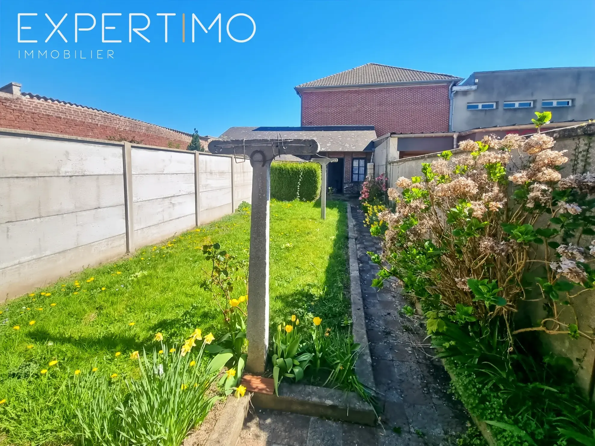 Maison de 97m² à Eu, centre-ville, 4 chambres et jardin à vendre 