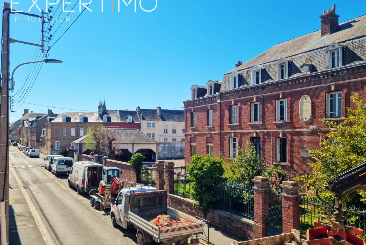 Maison de 97m² à Eu, centre-ville, 4 chambres et jardin à vendre 