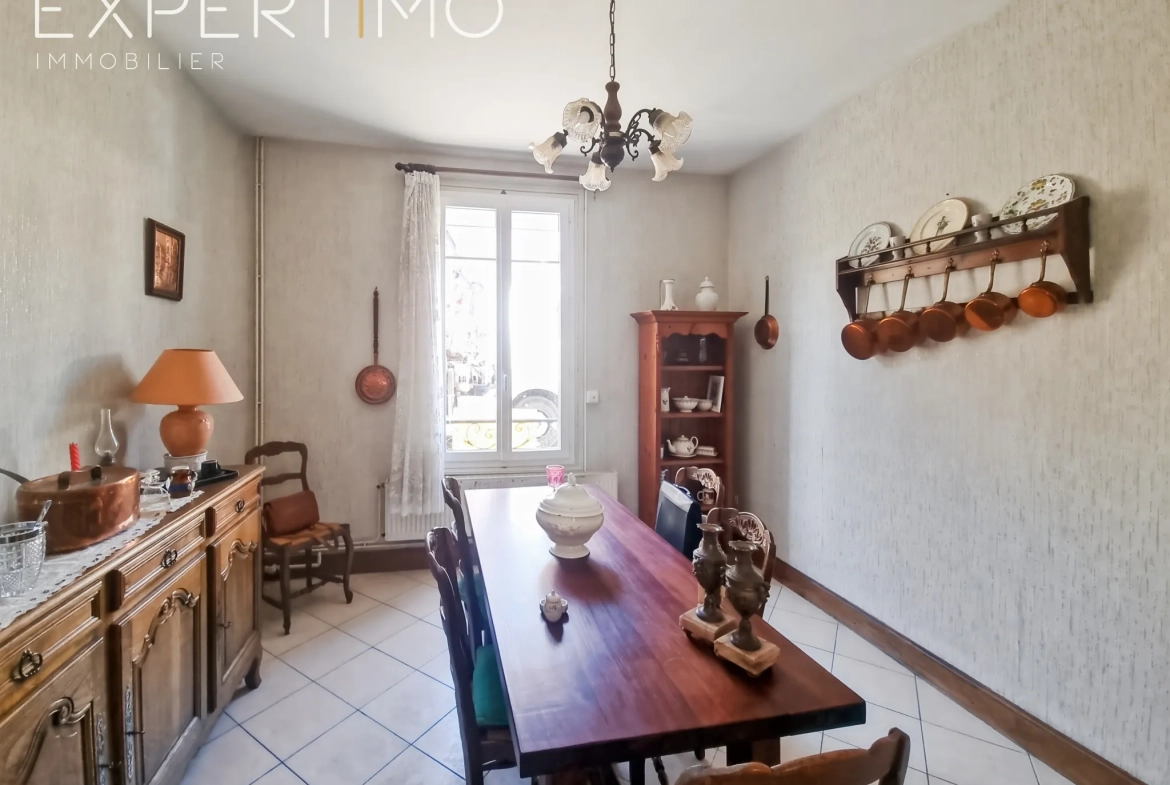 Maison de 97m² à Eu, centre-ville, 4 chambres et jardin à vendre 