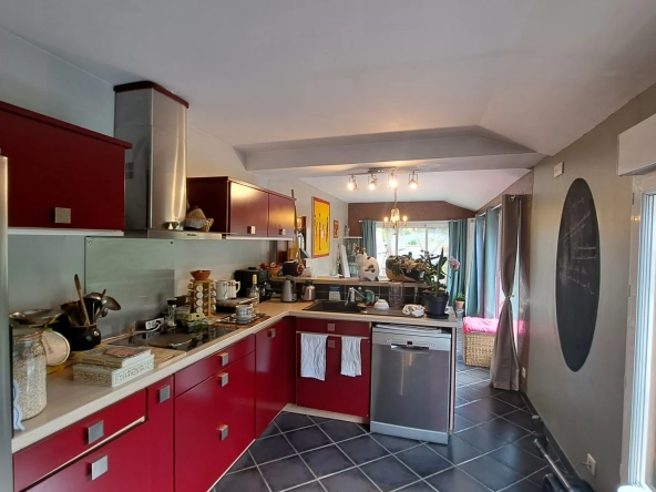 Maison atypique de 200 m² avec terrasse et vue sur les Pyrénées à Arles sur Tech