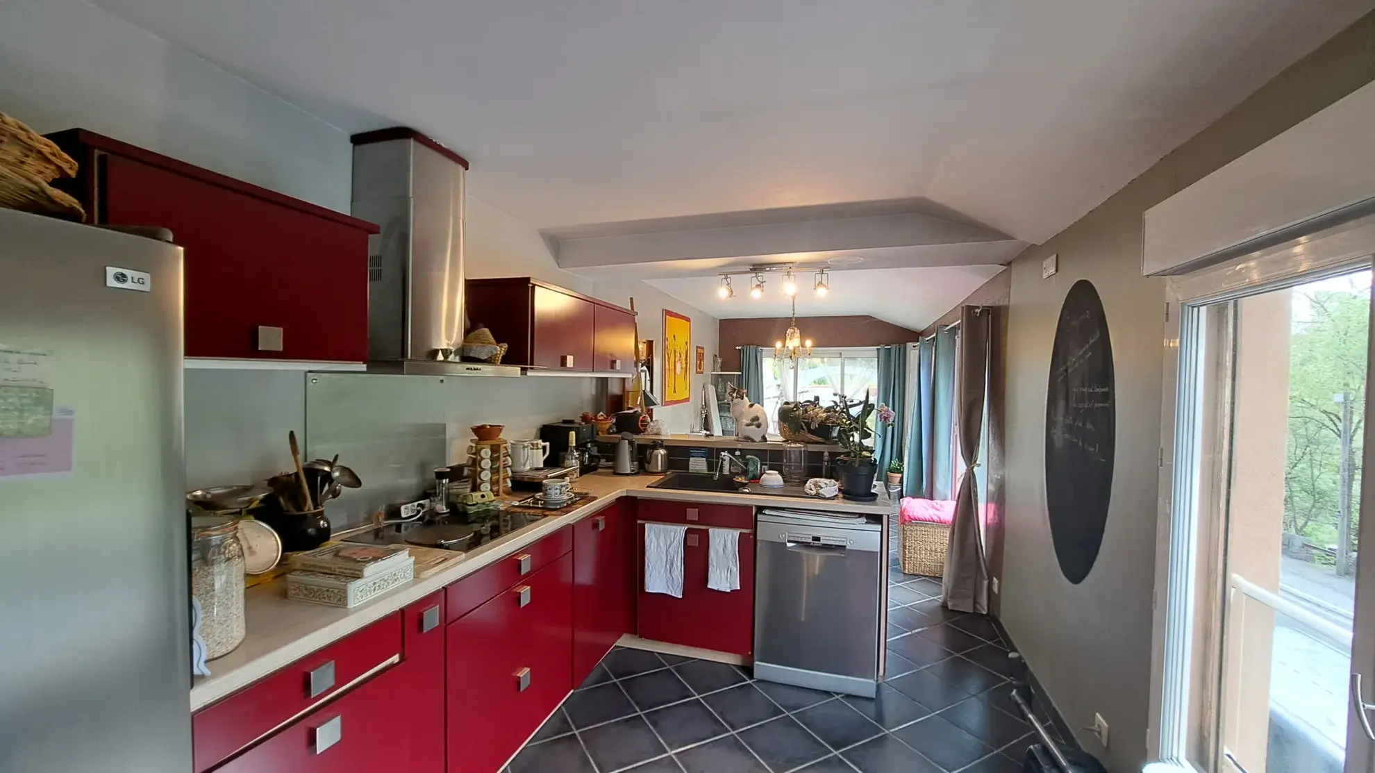Maison atypique de 200 m² avec terrasse et vue sur les Pyrénées à Arles sur Tech 