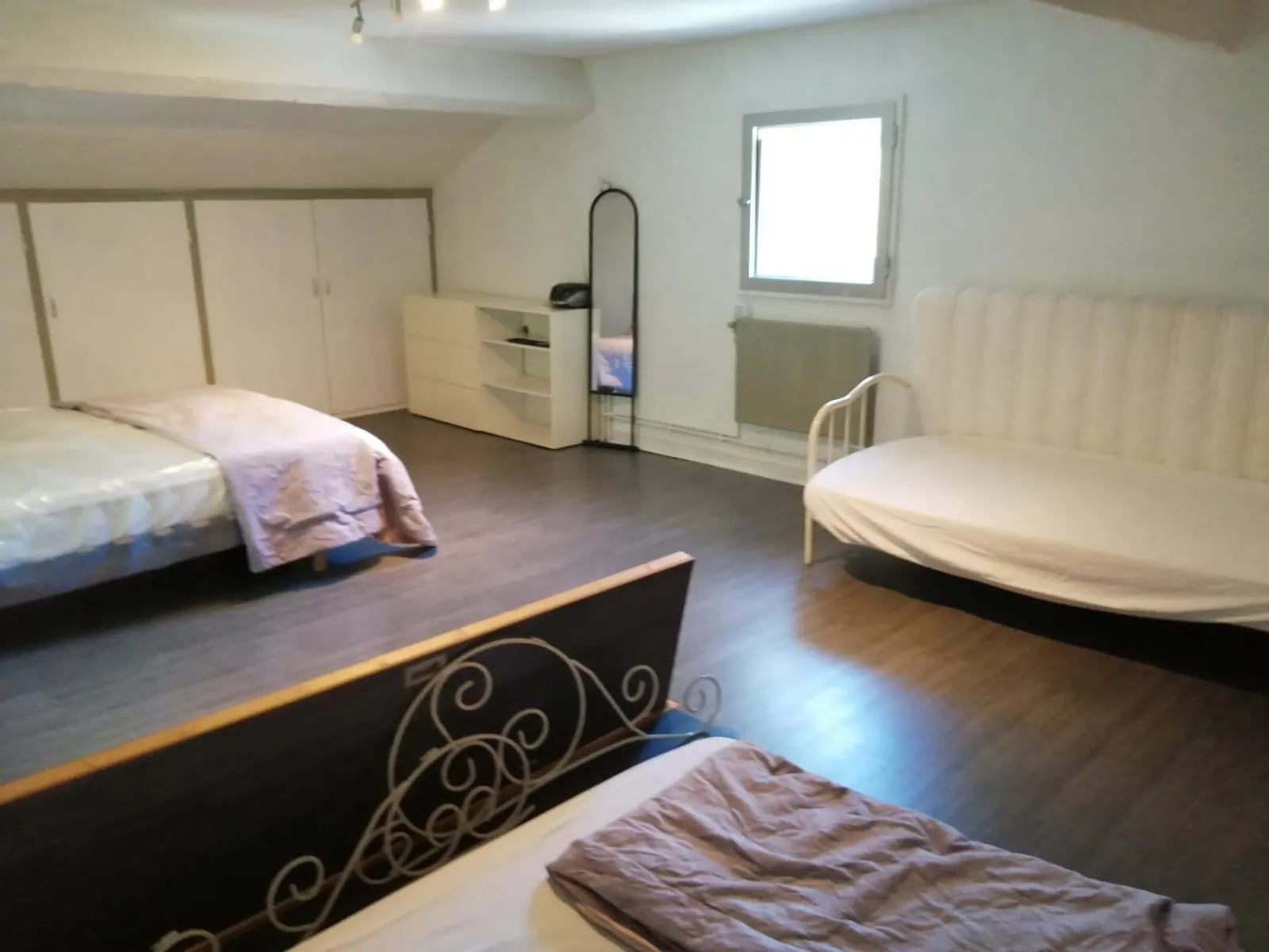 Maison atypique de 200 m² avec terrasse et vue sur les Pyrénées à Arles sur Tech 
