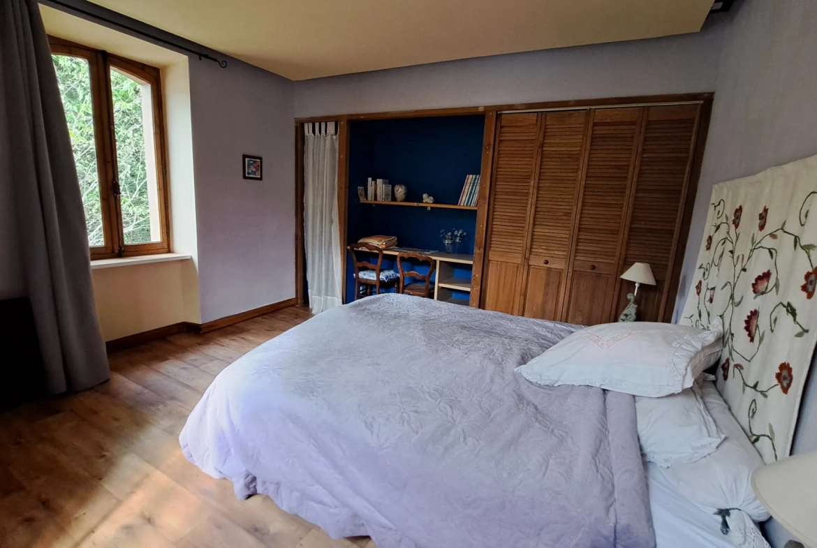 Maison atypique de 200 m² avec terrasse et vue sur les Pyrénées à Arles sur Tech 