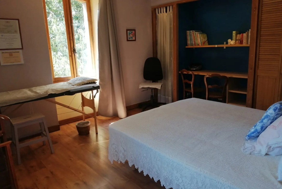 Maison atypique de 200 m² avec terrasse et vue sur les Pyrénées à Arles sur Tech 