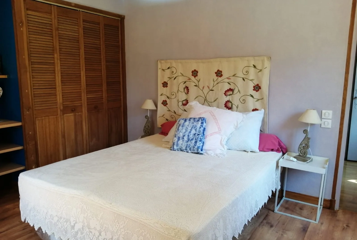 Maison atypique de 200 m² avec terrasse et vue sur les Pyrénées à Arles sur Tech 