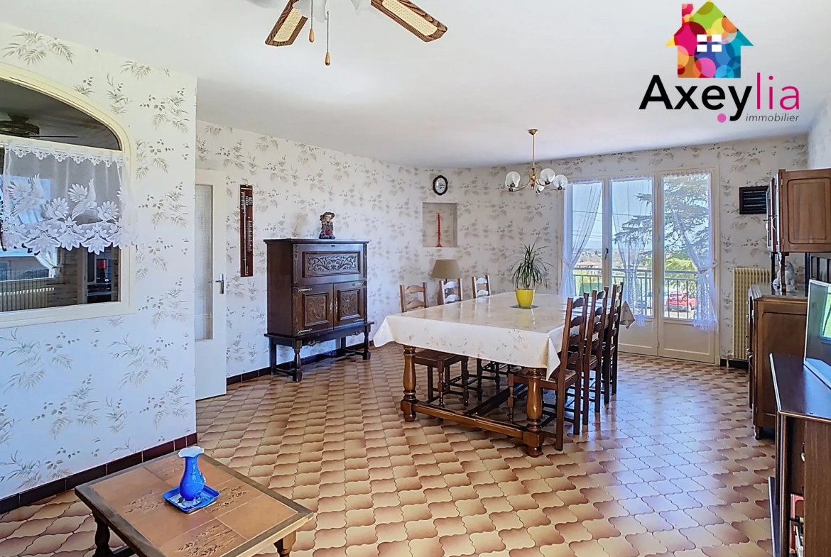 Maison à vendre avec vue dégagée et terrain arboré de 1400 m² à Saint-André d'Apchon 