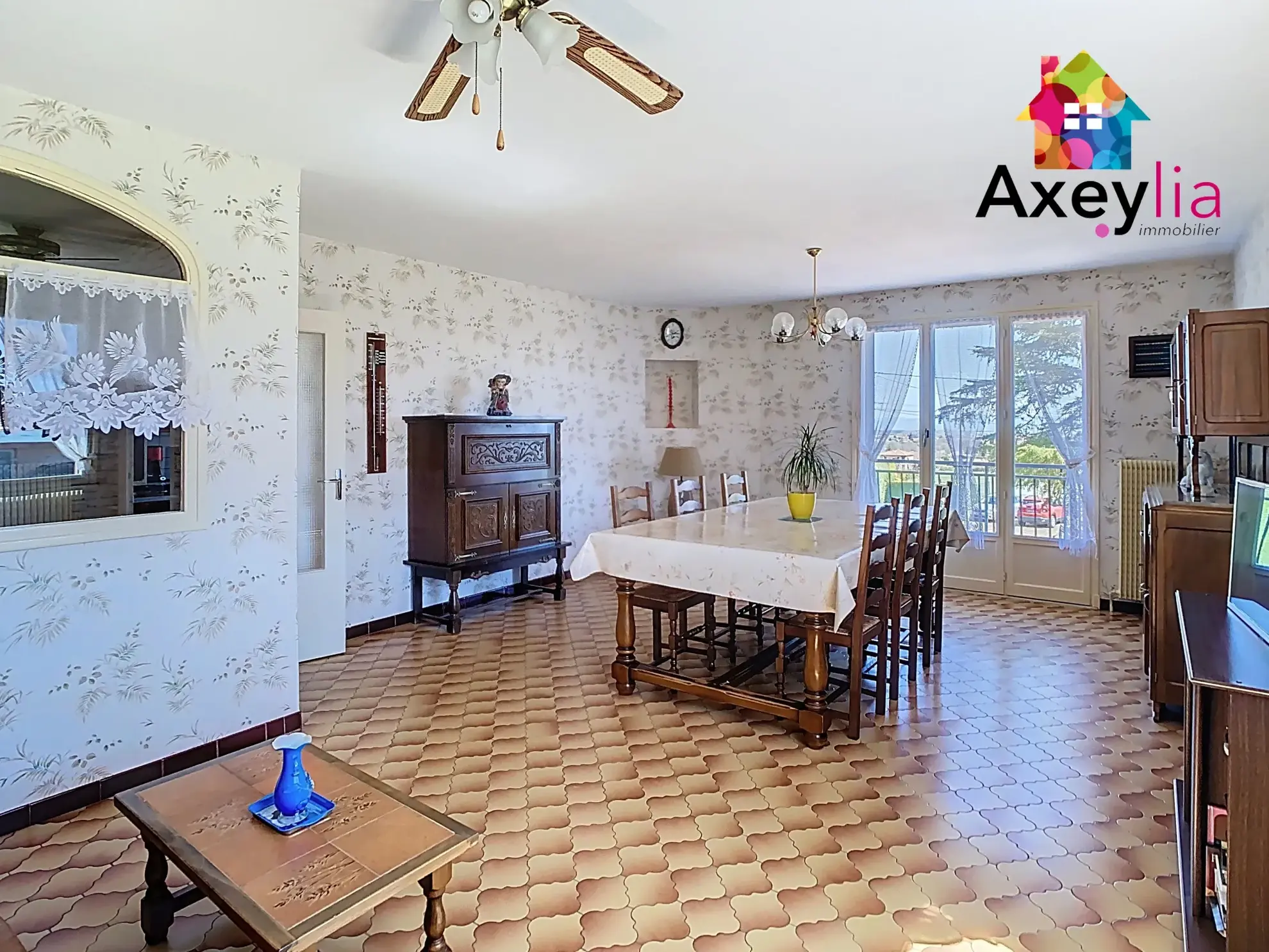 Maison à vendre avec vue dégagée et terrain arboré de 1400 m² à Saint-André d'Apchon 