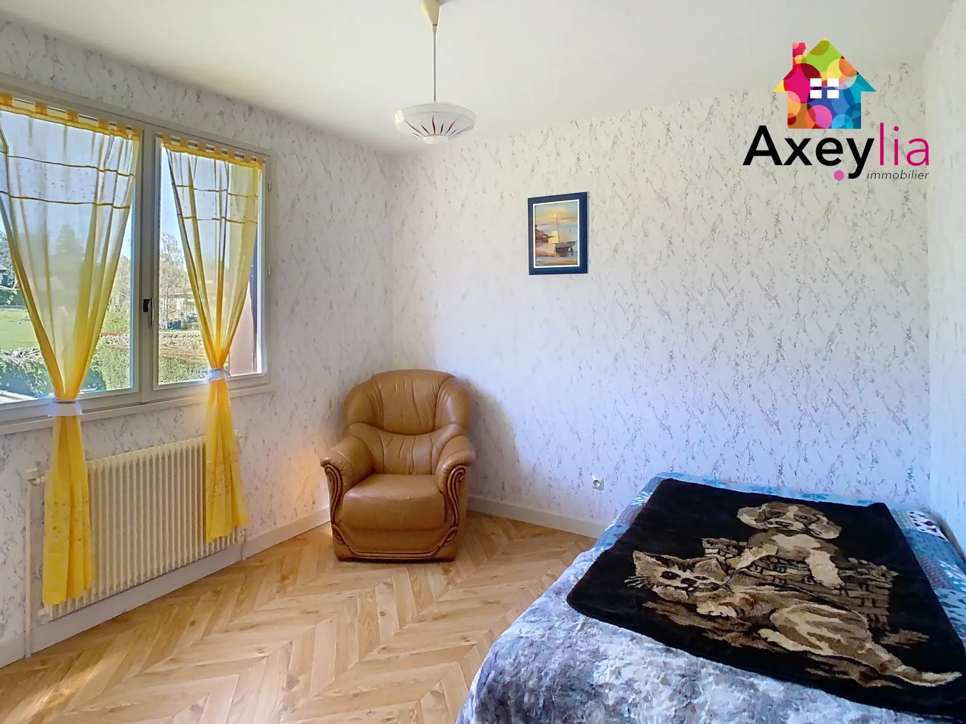 Maison à vendre avec vue dégagée et terrain arboré de 1400 m² à Saint-André d'Apchon 