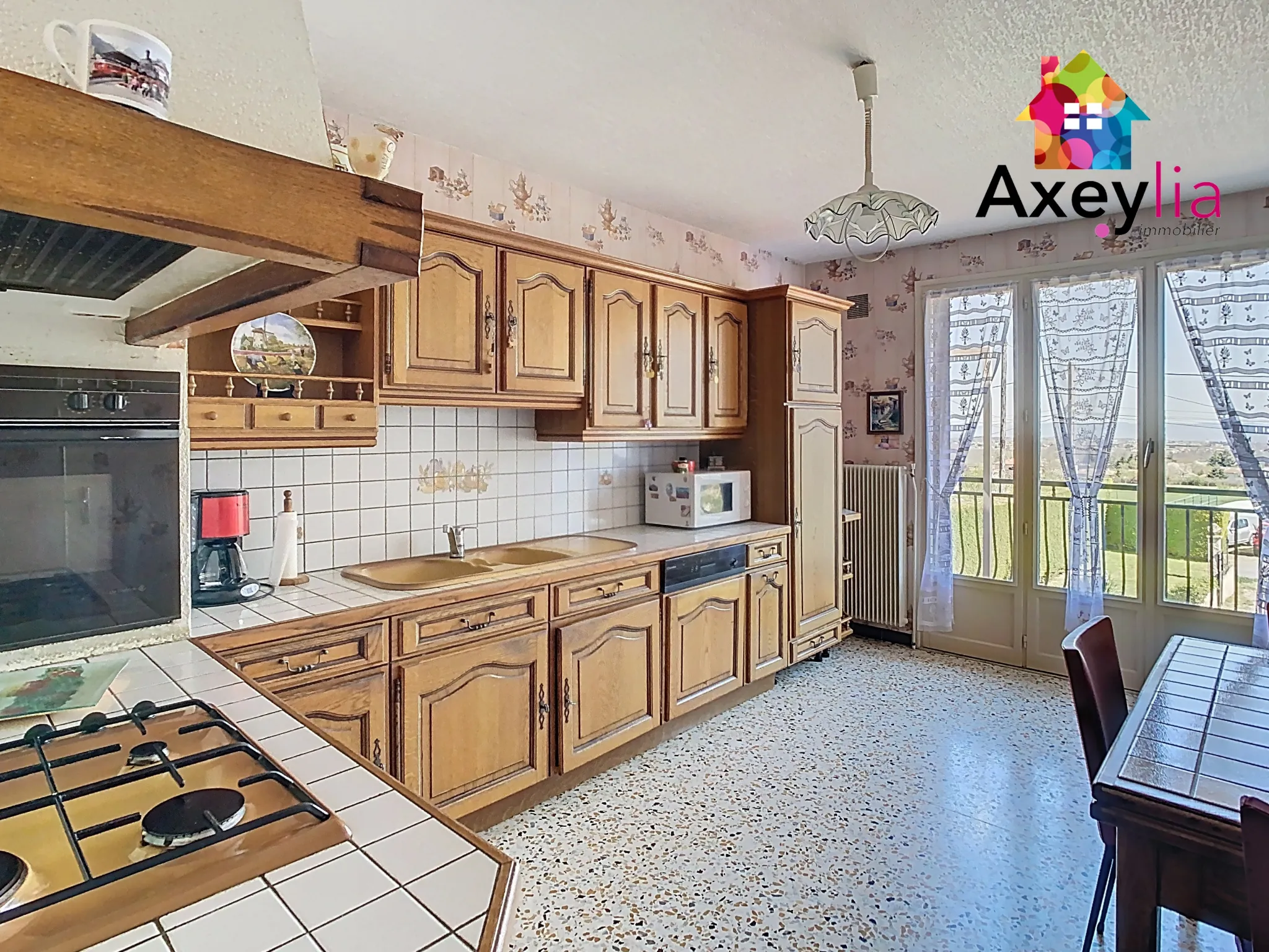 Maison à vendre avec vue dégagée et terrain arboré de 1400 m² à Saint-André d'Apchon 