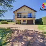 Maison à vendre avec vue dégagée et terrain arboré de 1400 m² à Saint-André d'Apchon