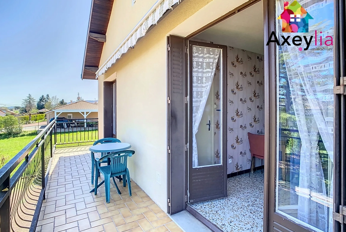 Maison à vendre avec vue dégagée et terrain arboré de 1400 m² à Saint-André d'Apchon 
