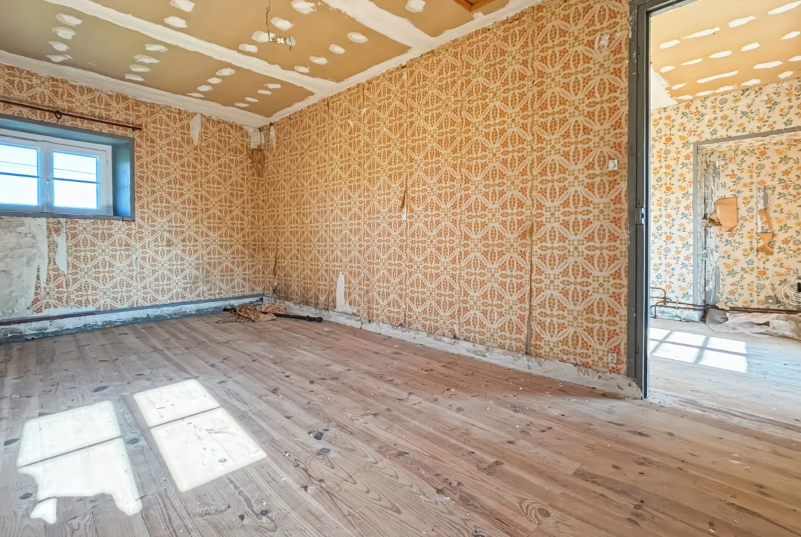 Maison à vendre de 170 m² avec grand potentiel, garage et annexes à Etampes 