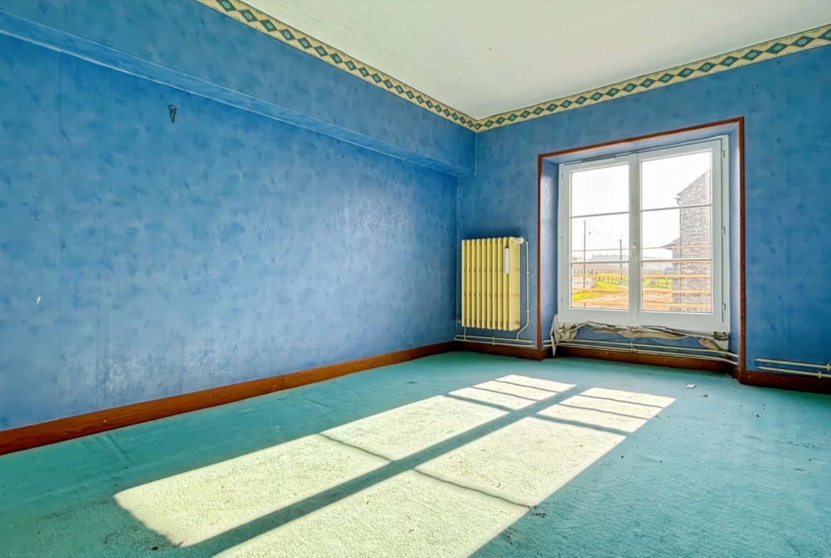 Maison à vendre de 170 m² avec grand potentiel, garage et annexes à Etampes 