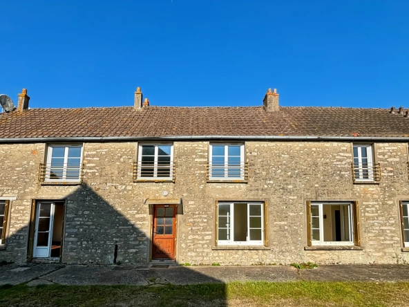 Maison à vendre de 170 m² avec grand potentiel, garage et annexes à Etampes 