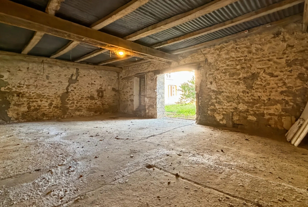 Maison à vendre de 170 m² avec grand potentiel, garage et annexes à Etampes 