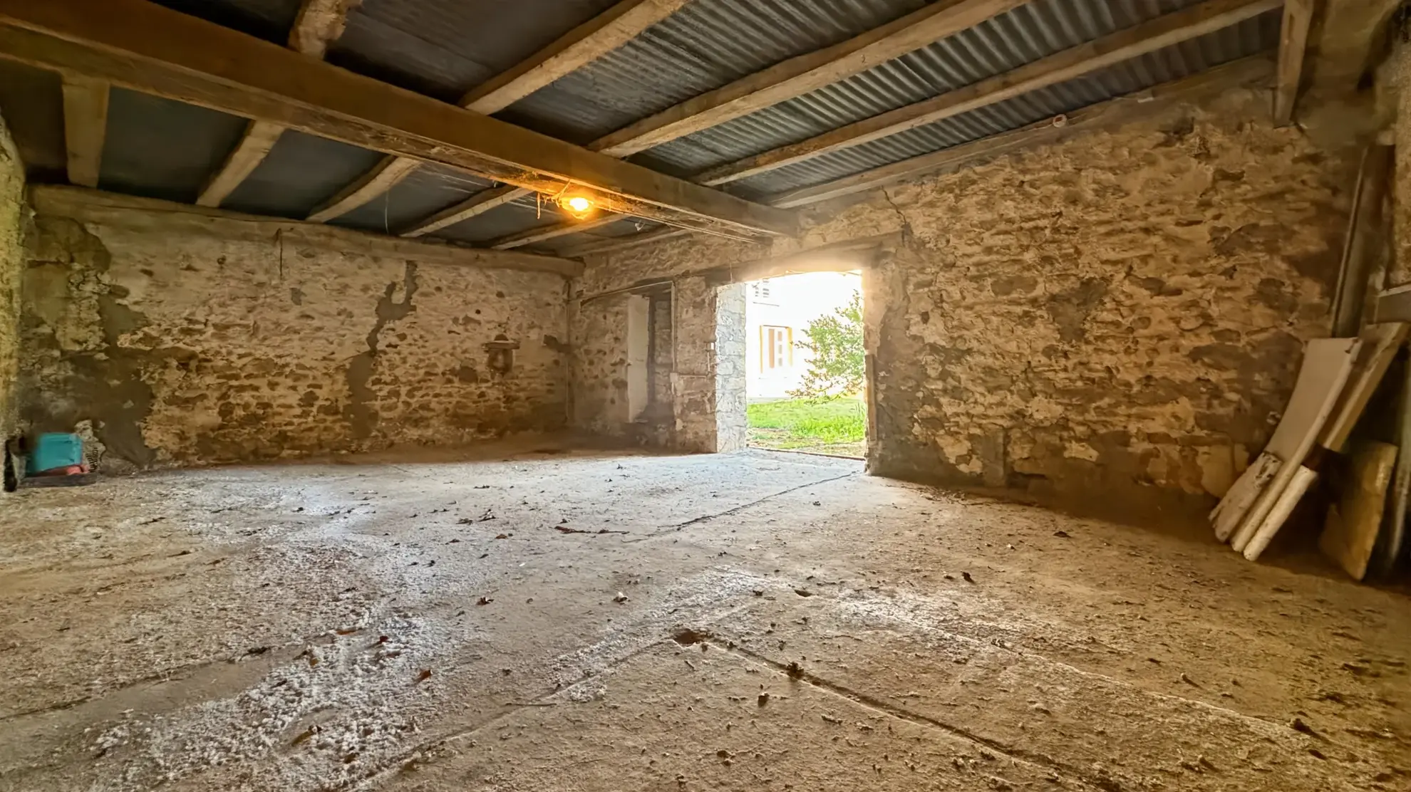 Maison à vendre de 170 m² avec grand potentiel, garage et annexes à Etampes 