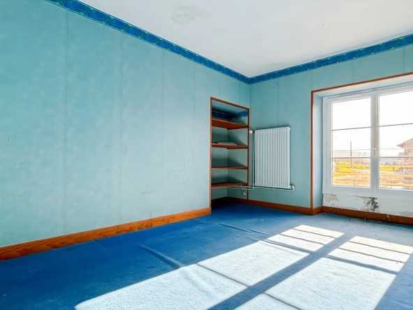 Maison à vendre de 170 m² avec grand potentiel, garage et annexes à Etampes 