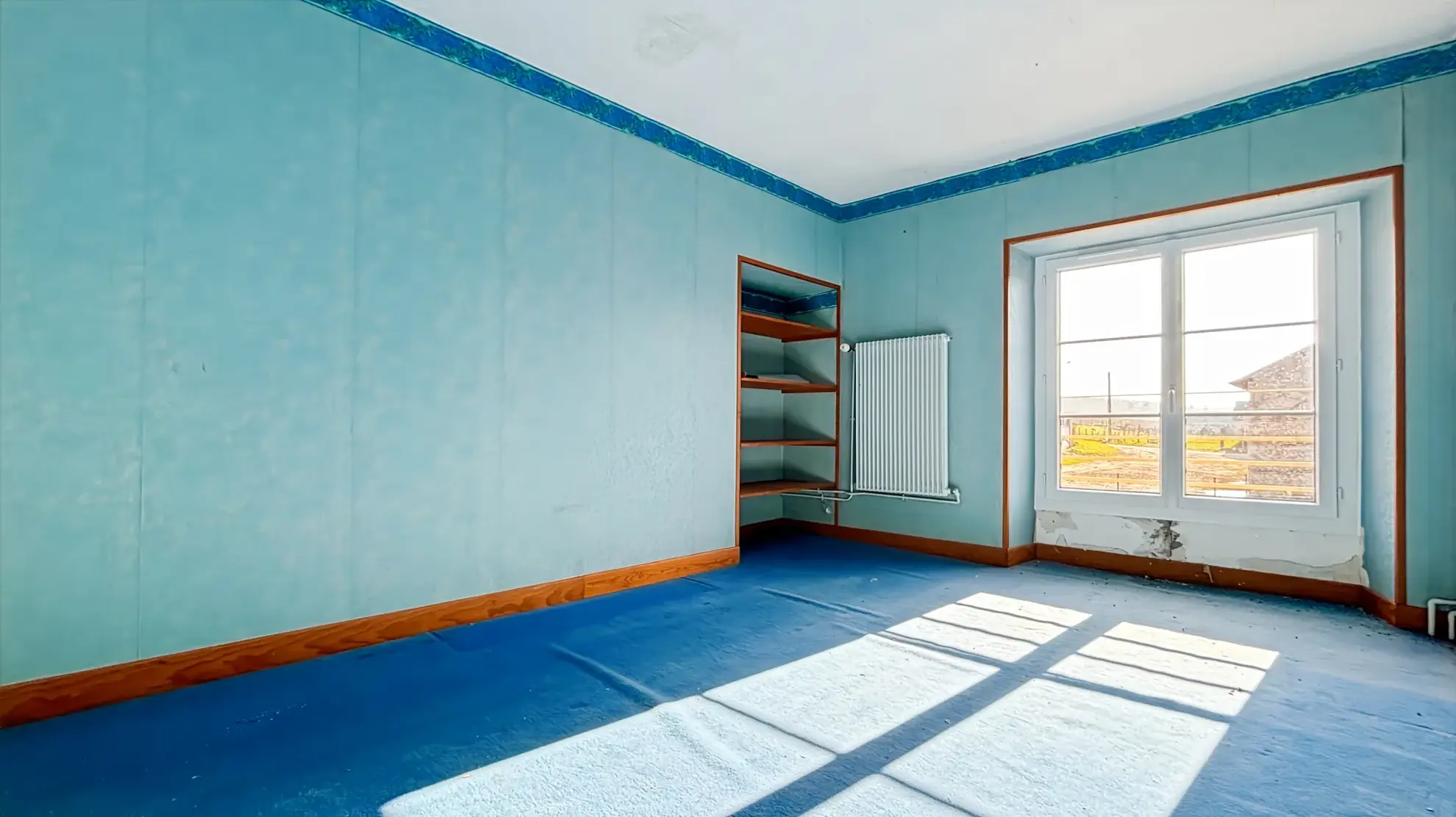 Maison à vendre de 170 m² avec grand potentiel, garage et annexes à Etampes 