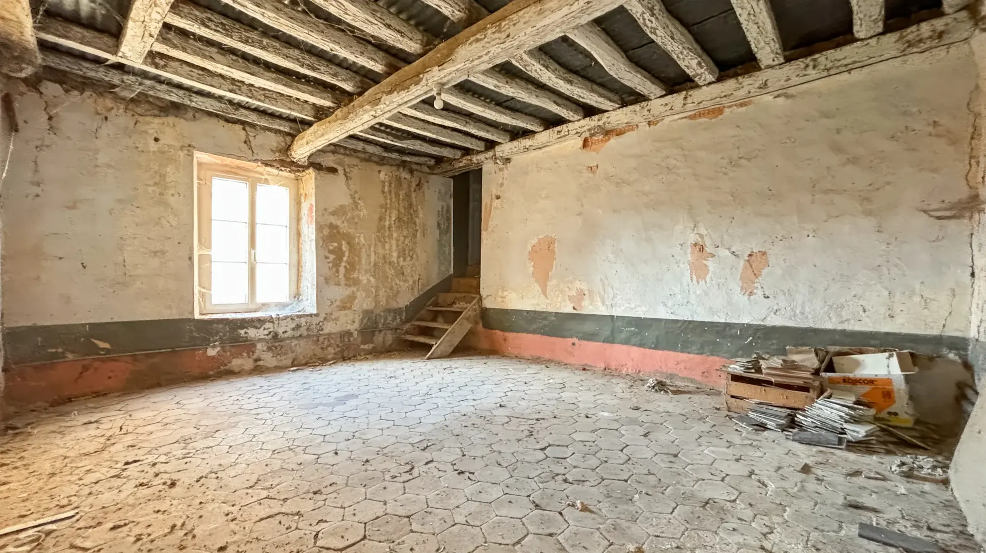 Maison à vendre de 170 m² avec grand potentiel, garage et annexes à Etampes 