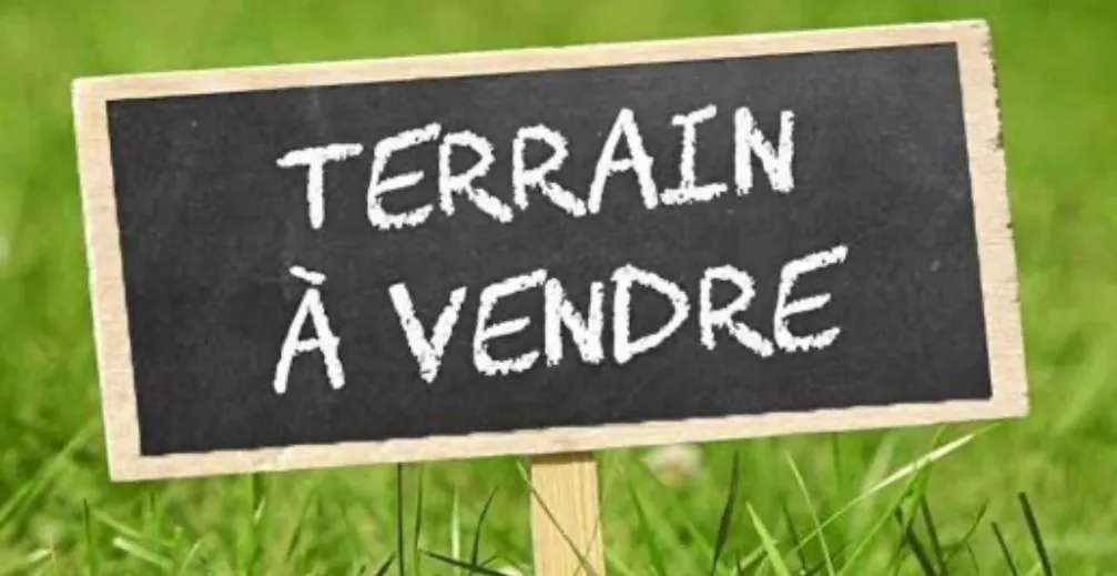 Terrain constructible de 1009 m² dans un village proche de Ganges 