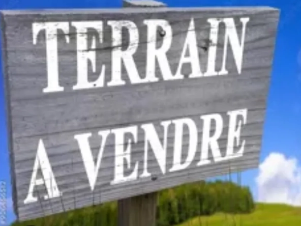 Terrain constructible de 1009 m² dans un village proche de Ganges 