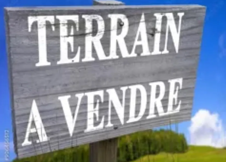 Terrain constructible de 1009 m² dans un village proche de Ganges 