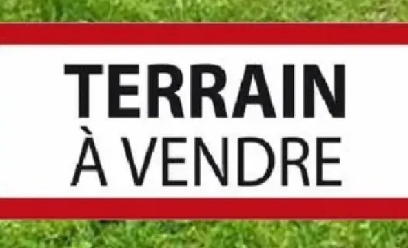 Terrain constructible de 1009 m² dans un village proche de Ganges 