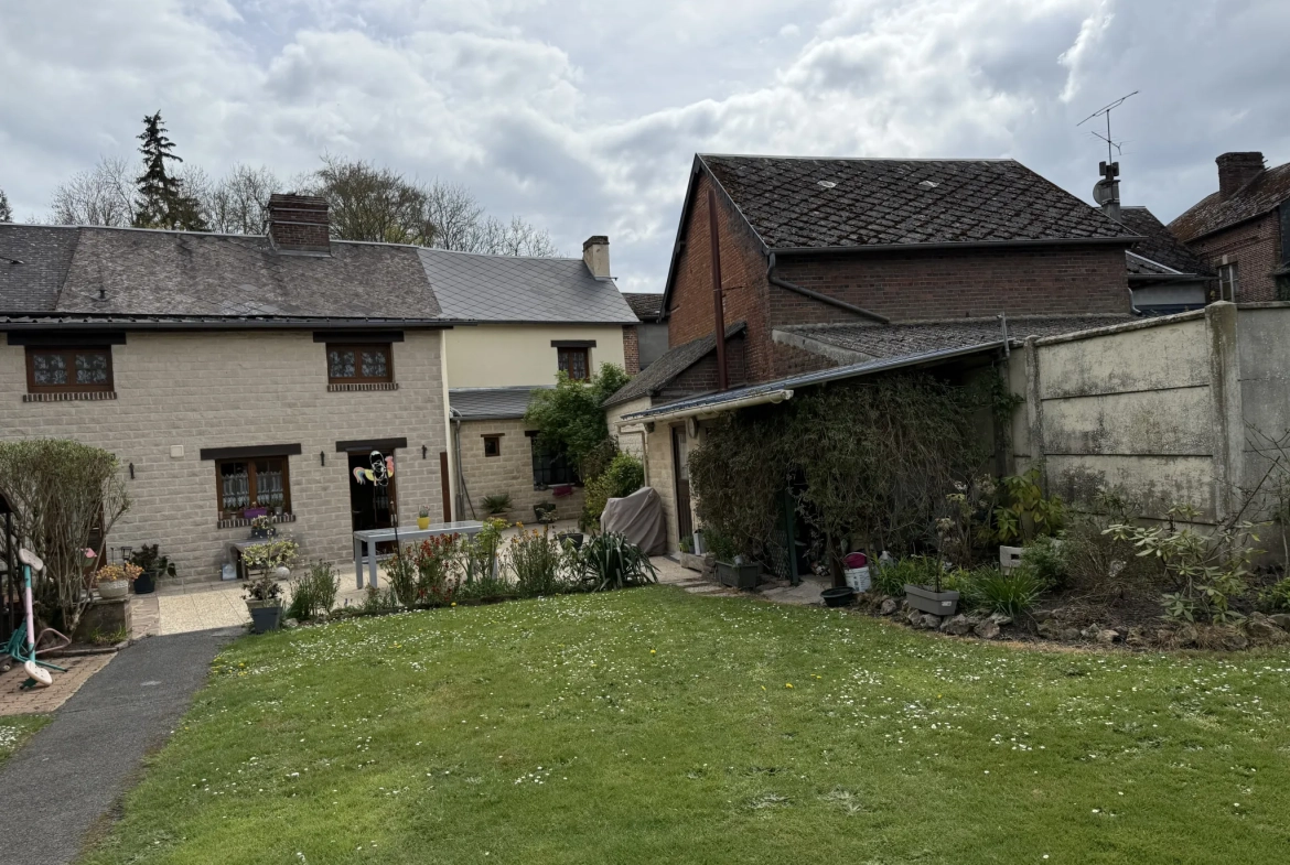 Maison familiale de 187 m² avec jardin et garage à Pontchardon 