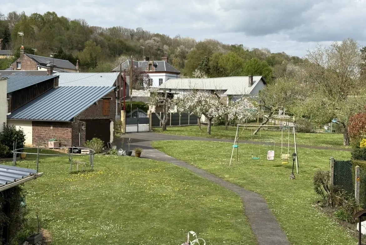 Maison familiale de 187 m² avec jardin et garage à Pontchardon 