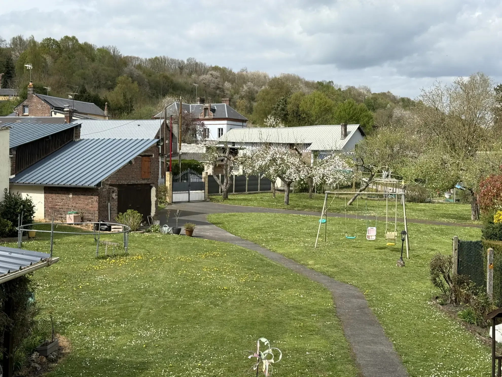 Maison familiale de 187 m² avec jardin et garage à Pontchardon 