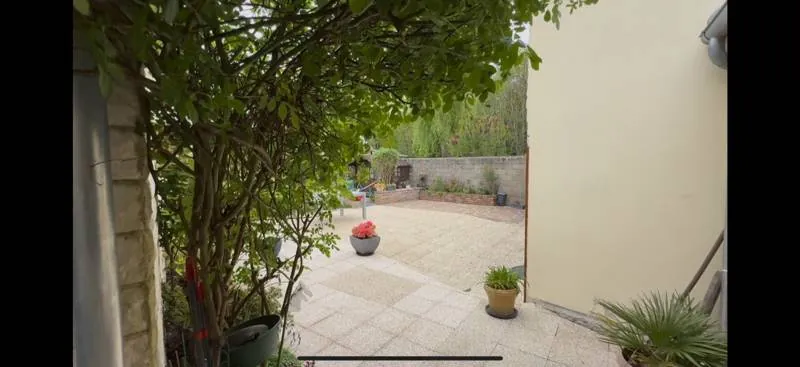 Maison familiale de 187 m² avec jardin et garage à Pontchardon 