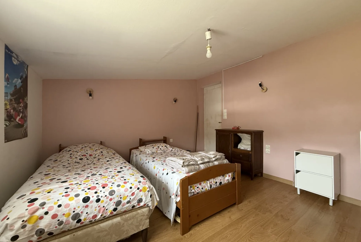 Maison familiale de 187 m² avec jardin et garage à Pontchardon 